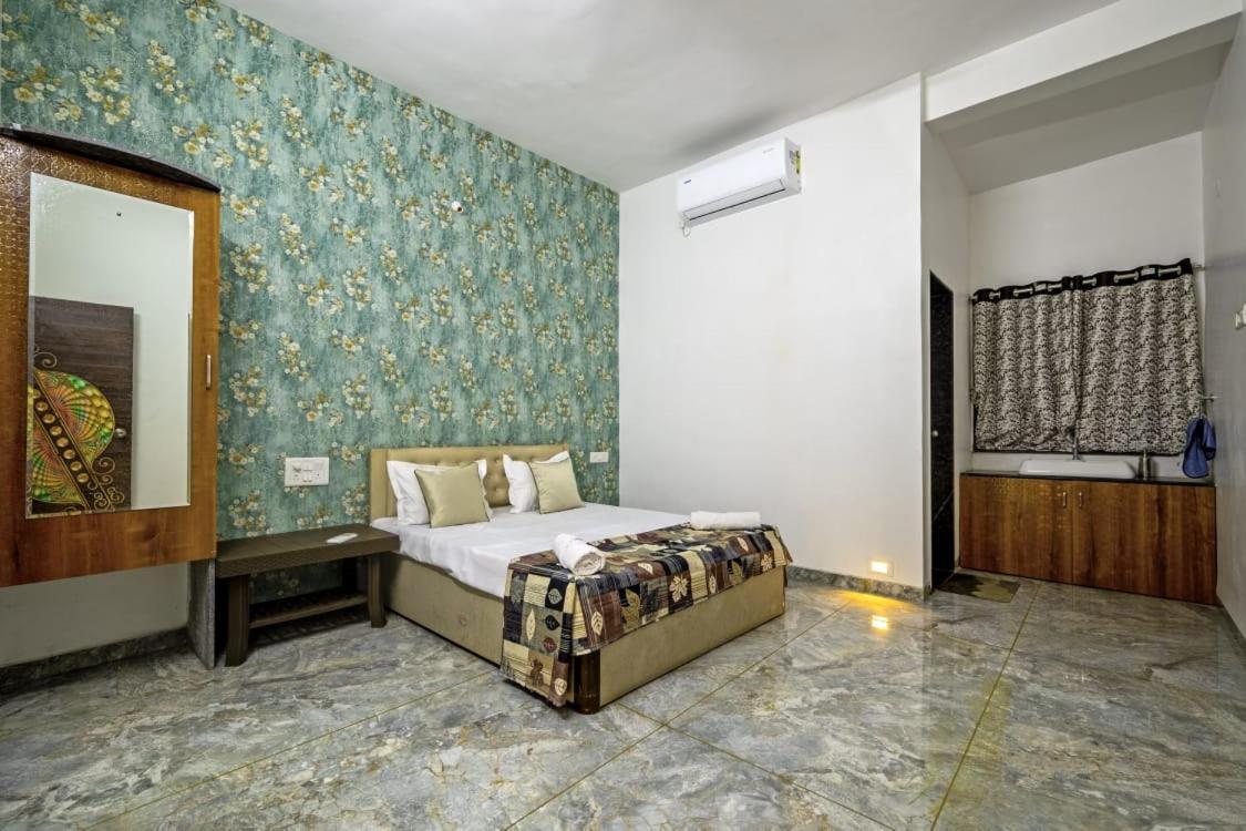 Fun Square Villa Лонавала Экстерьер фото