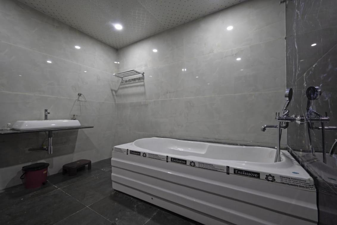 Fun Square Villa Лонавала Экстерьер фото